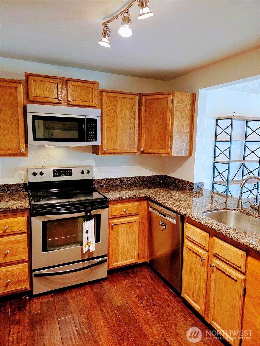 Photo of 12840 SE 40th Court #B12, Bellevue, WA 98006 (MLS # 2392820)