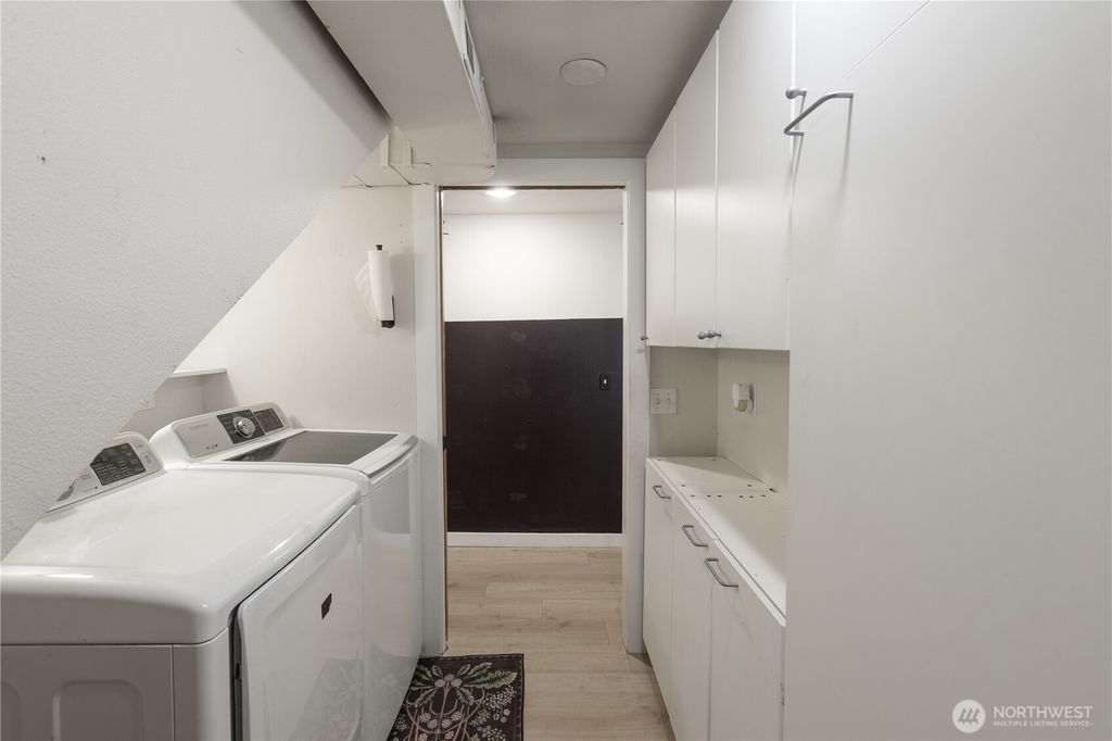 listing image 9366535426505347758