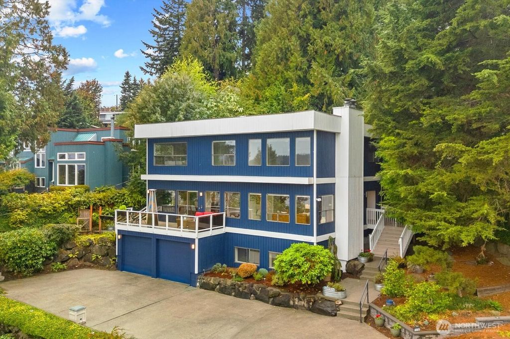 Photo of 11737 Lakeside Avenue NE, Seattle, WA 98125 (MLS # 2452633)