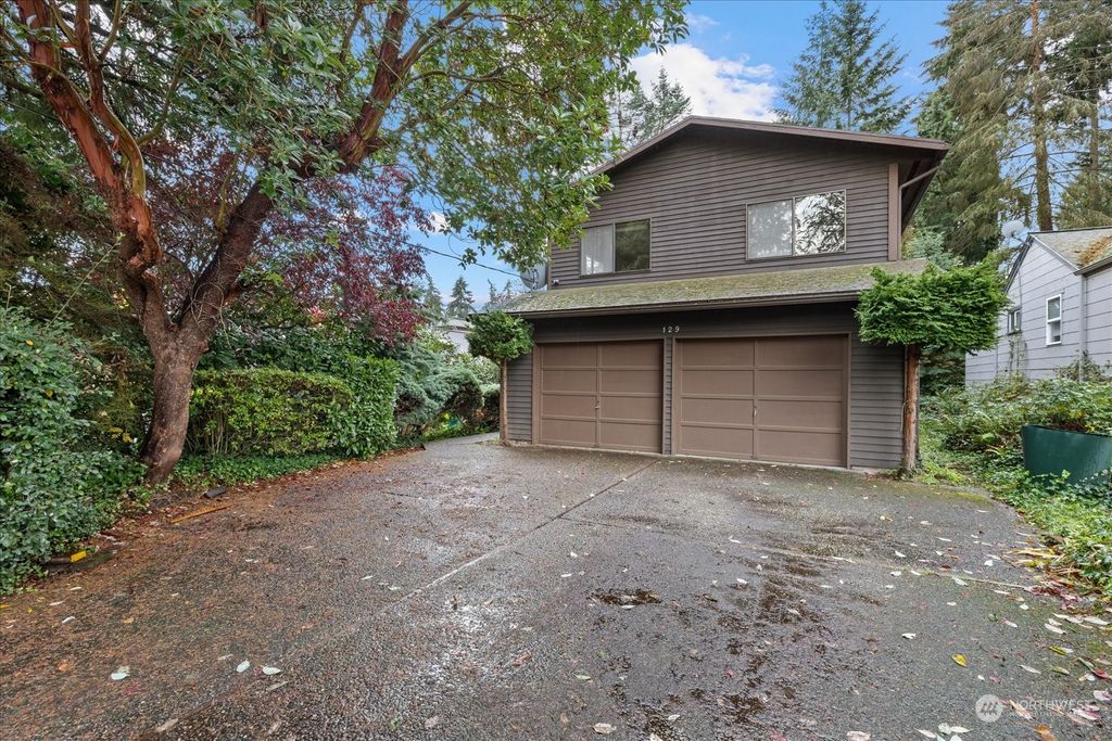 Photo of 129 N 136th Street, Seattle, WA 98133 (MLS # 2306394)