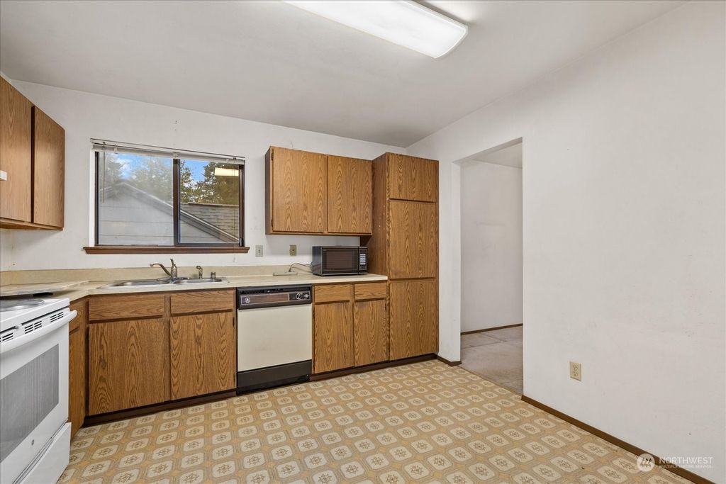 Photo of 129 N 136th Street, Seattle, WA 98133 (MLS # 2306394)