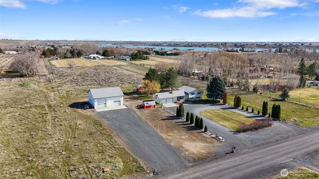 Photo of 6919 NE D.5 Road, Moses Lake, WA 98837 (MLS # 2489508)
