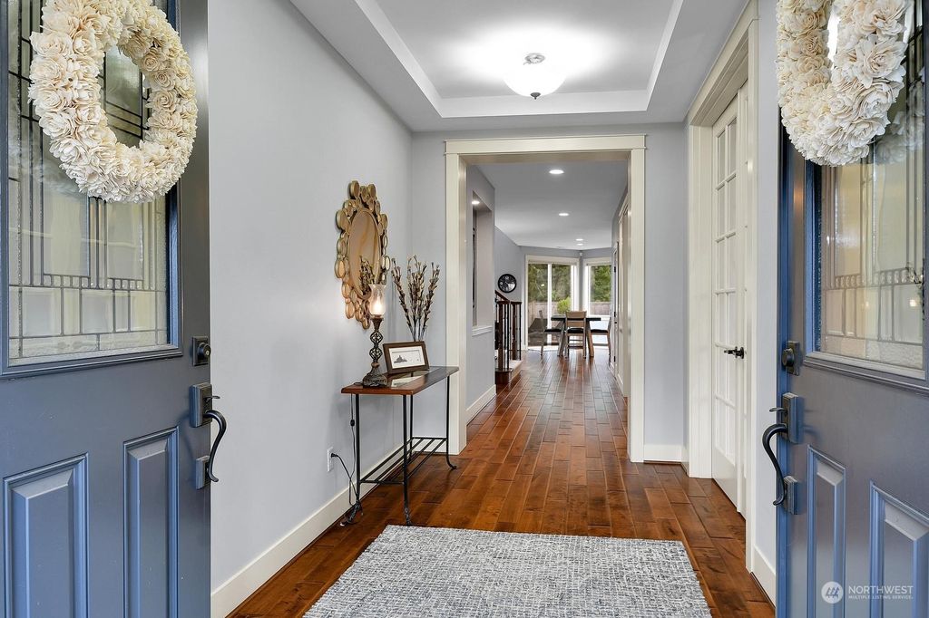 Photo of 727 209th Avenue SE, Sammamish, WA 98074 (MLS # 2223030)