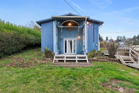 Photo of 817 Wyoming Street, Raymond, WA 98577 (MLS # 2454771)