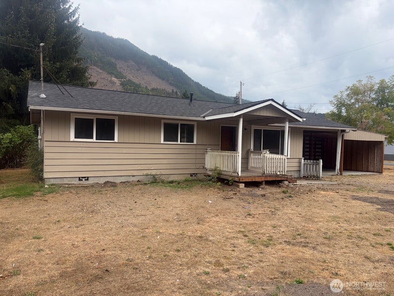 900 Mountain Loop Hwy