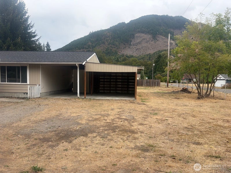 900 Mountain Loop Hwy