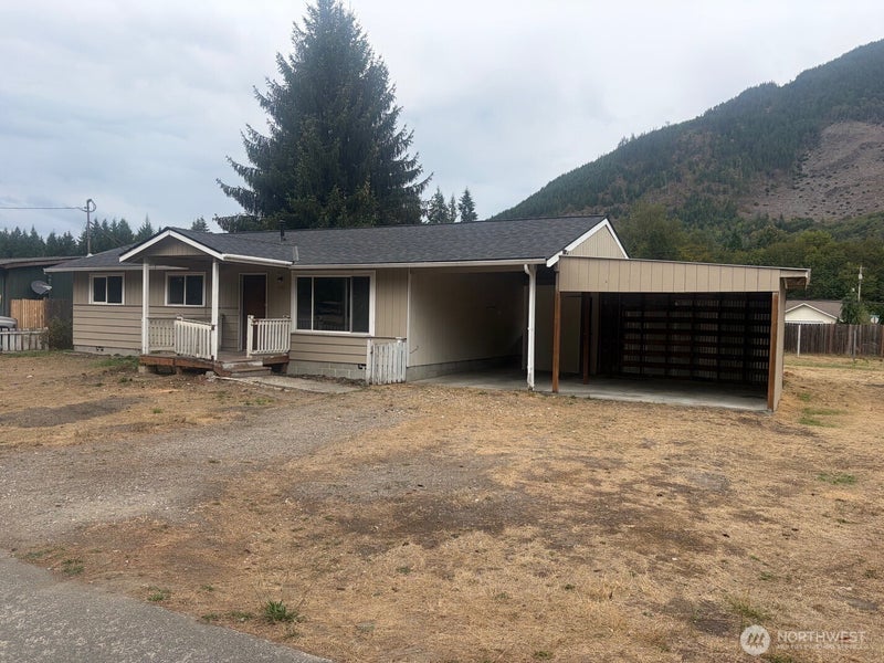 900 Mountain Loop Hwy