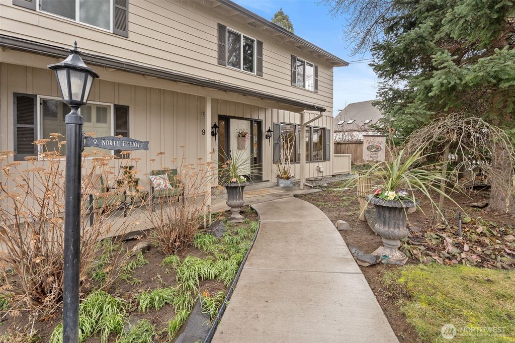 Photo of 9 N Elliott Avenue, Wenatchee, WA 98801 (MLS # 2481019)