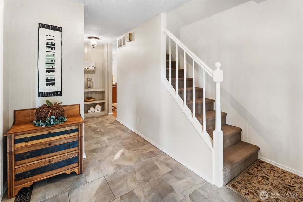 Photo of 9 N Elliott Avenue, Wenatchee, WA 98801 (MLS # 2481019)