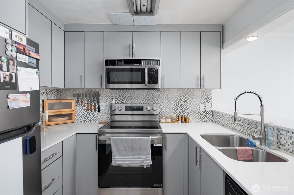 Photo of 1801 M Street NE #1807, Auburn, WA 98002 (MLS # 2562470)