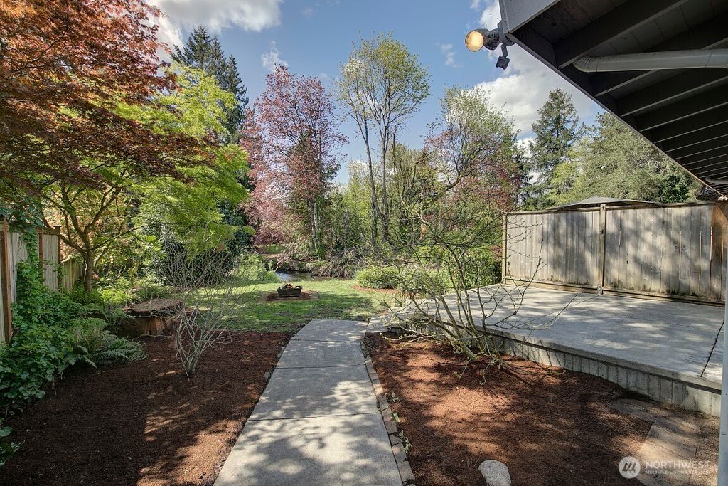 Photo of 295 1st Avenue NW, Issaquah, WA 98027 (MLS # 2494965)