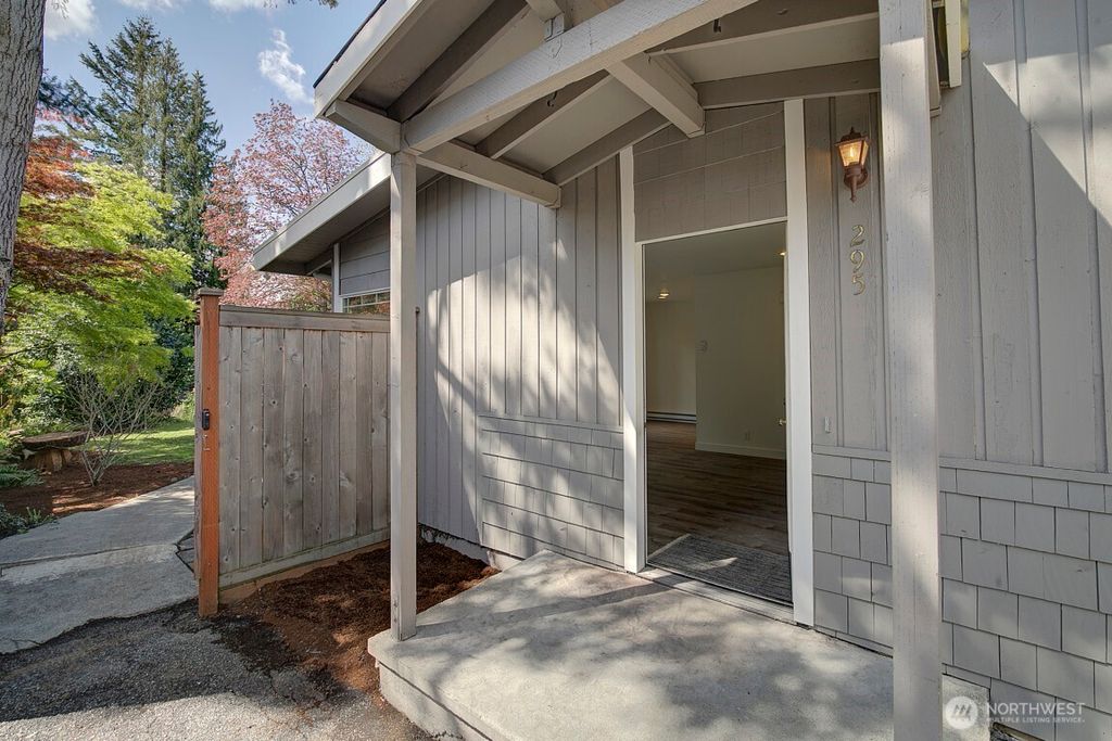 Photo of 295 1st Avenue NW, Issaquah, WA 98027 (MLS # 2494965)