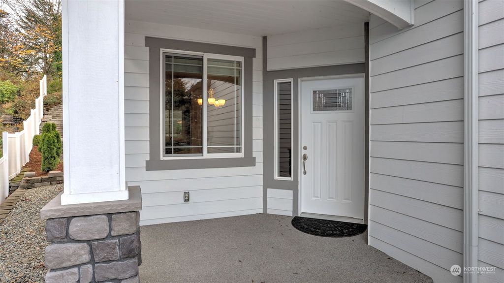 Photo of 1627 S 253rd Place, Des Moines, WA 98198 (MLS # 2307769)