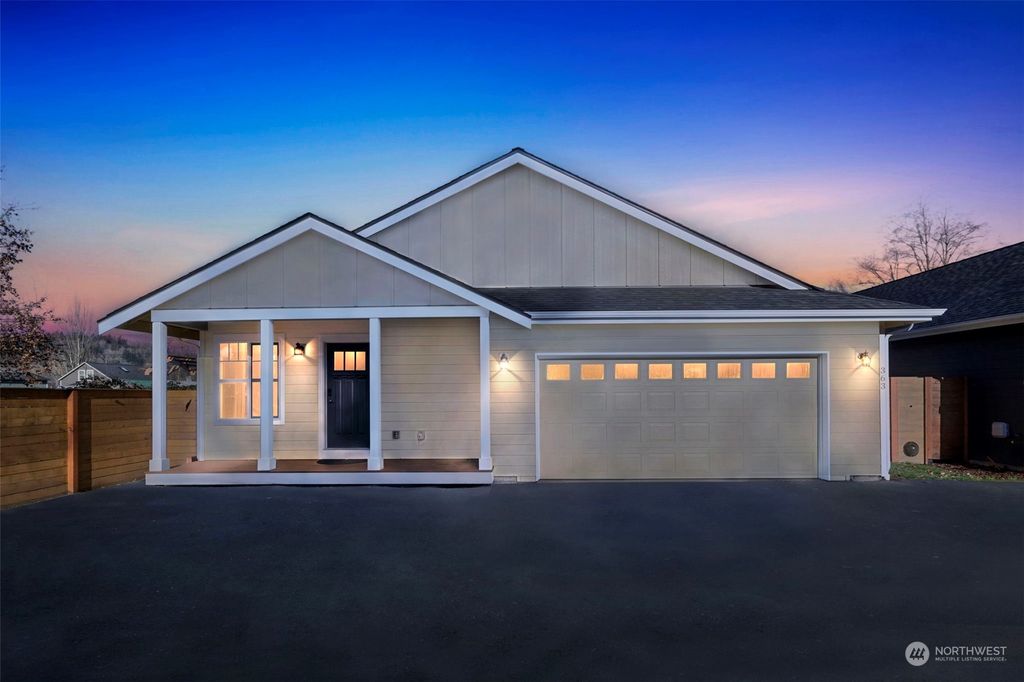Photo of 363 10th Avenue N, Algona, WA 98001 (MLS # 2325445)
