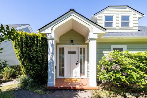Photo of 930 16th Street, Bellingham, WA 98225 (MLS # 2552464)
