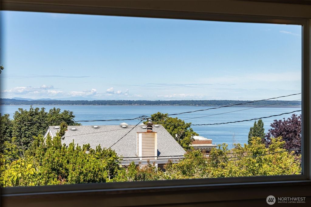 Photo of 930 16th Street, Bellingham, WA 98225 (MLS # 2552464)