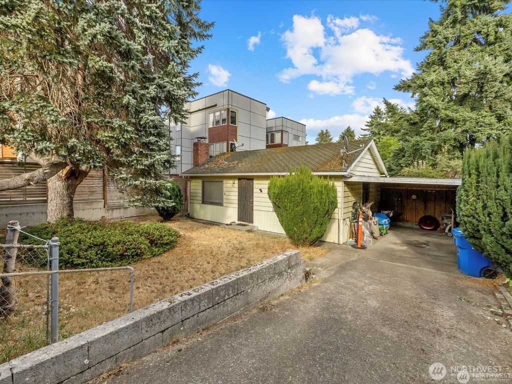 Photo of 8832 Interlake Ave Ave N, Seattle, WA 98103 (MLS # 2483214)