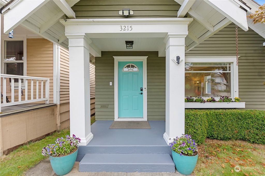 Photo of 3215 Rockefeller Avenue, Everett, WA 98201 (MLS # 2171295)