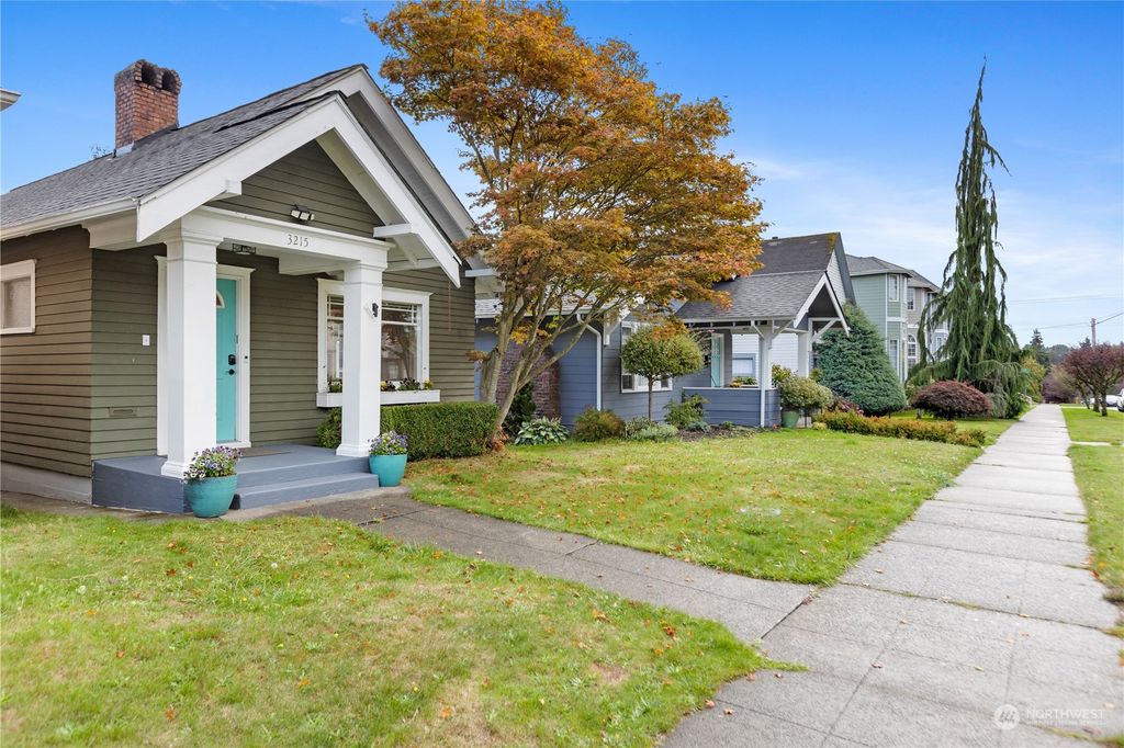 Photo of 3215 Rockefeller Avenue, Everett, WA 98201 (MLS # 2171295)