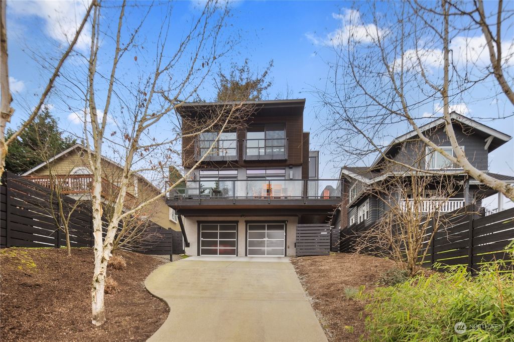 Photo of 1614 26th Avenue, Seattle, WA 98122 (MLS # 2203572)