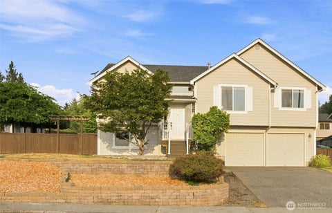 Photo of 505 Hemlock Avenue, Granite Falls, WA 98252 (MLS # 2574786)