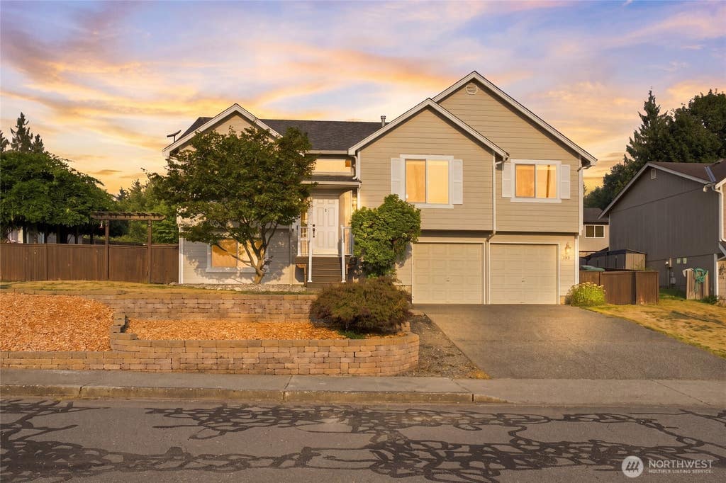 Photo of 505 Hemlock Avenue, Granite Falls, WA 98252 (MLS # 2574786)