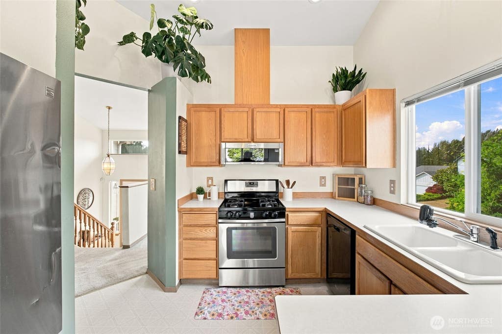 Photo of 505 Hemlock Avenue, Granite Falls, WA 98252 (MLS # 2574786)
