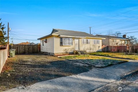 Photo of 1008 W Bruce Street, Moses Lake, WA 98837 (MLS # 2468848)