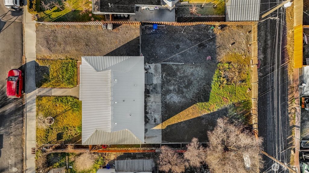 Photo of 1008 W Bruce Street, Moses Lake, WA 98837 (MLS # 2468848)