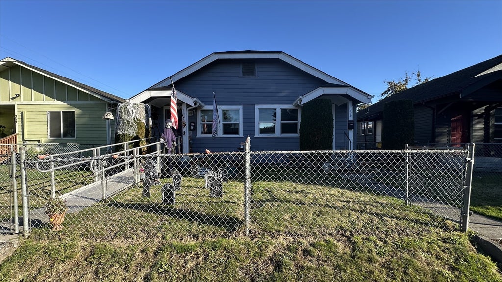 Photo of 350 16th Avenue, Longview, WA 98632 (MLS # 2595467)
