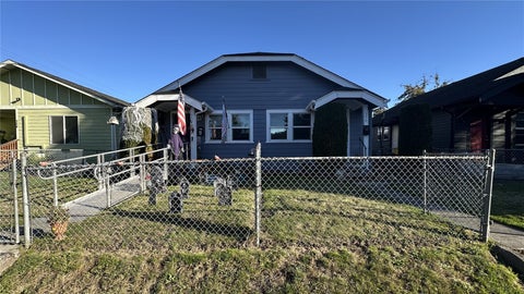 Photo of 350 16th Avenue, Longview, WA 98632 (MLS # 2595467)