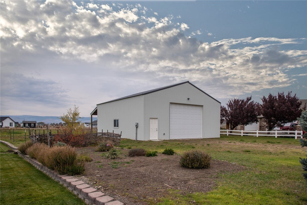 Photo of 261 El Bronco Lane, Ellensburg, WA 98926 (MLS # 2598164)