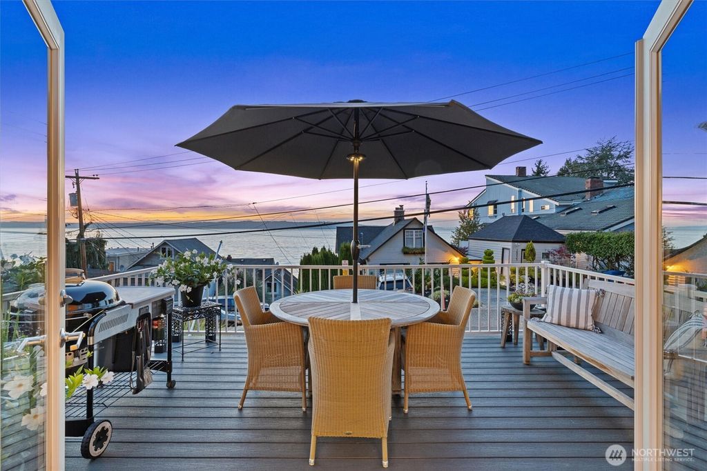 Photo of 28432 Soundview Drive S, Des Moines, WA 98198 (MLS # 2431517)
