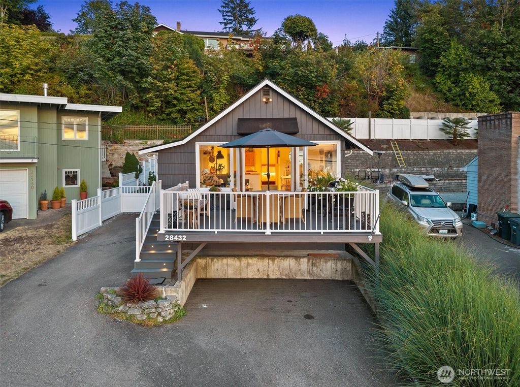 Photo of 28432 Soundview Drive S, Des Moines, WA 98198 (MLS # 2431517)