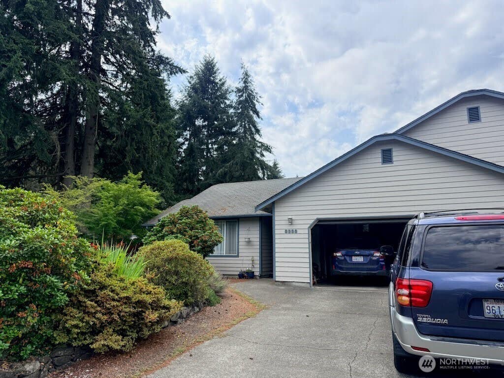 Photo of 3333 Marquette Street SE, Lacey, WA 98503 (MLS # 2561306)