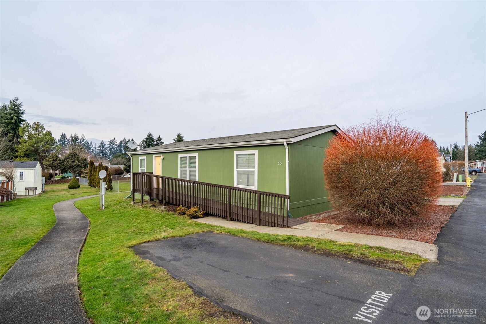 222 NW Maple Avenue 15