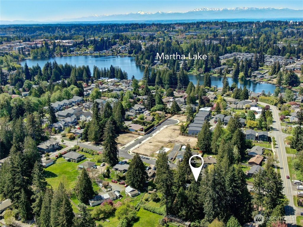 Photo of 15513 2nd Place W, Lynnwood, WA 98087 (MLS # 2367416)