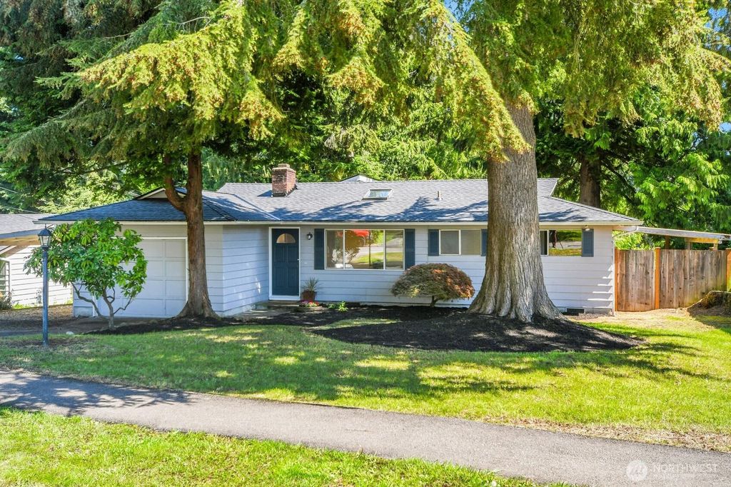 Photo of 15513 2nd Place W, Lynnwood, WA 98087 (MLS # 2367416)
