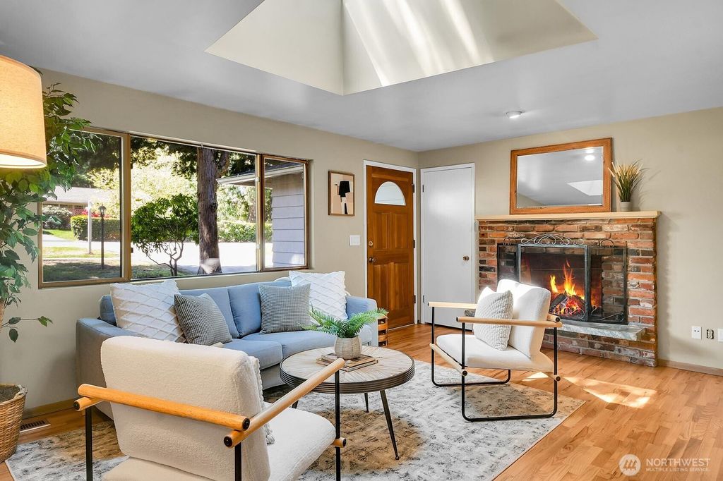 Photo of 15513 2nd Place W, Lynnwood, WA 98087 (MLS # 2367416)