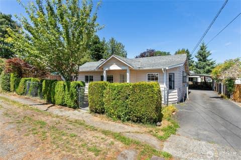 Photo of 8528 S 121st Street, Seattle, WA 98178 (MLS # 2562851)