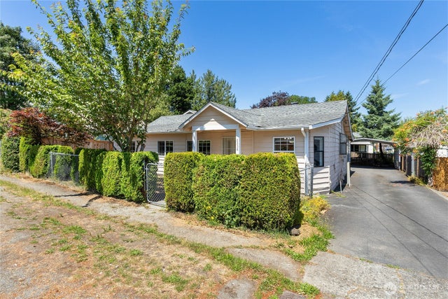 8528 S 121st Street, Seattle