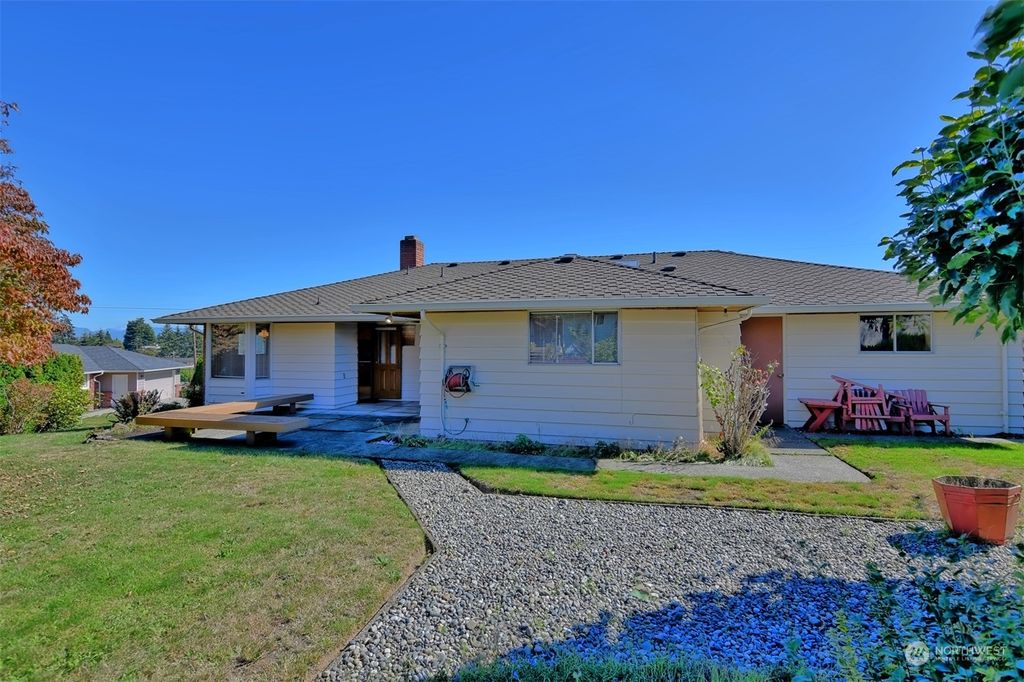 Photo of 4924 Vesper Drive, Everett, WA 98203 (MLS # 2294853)