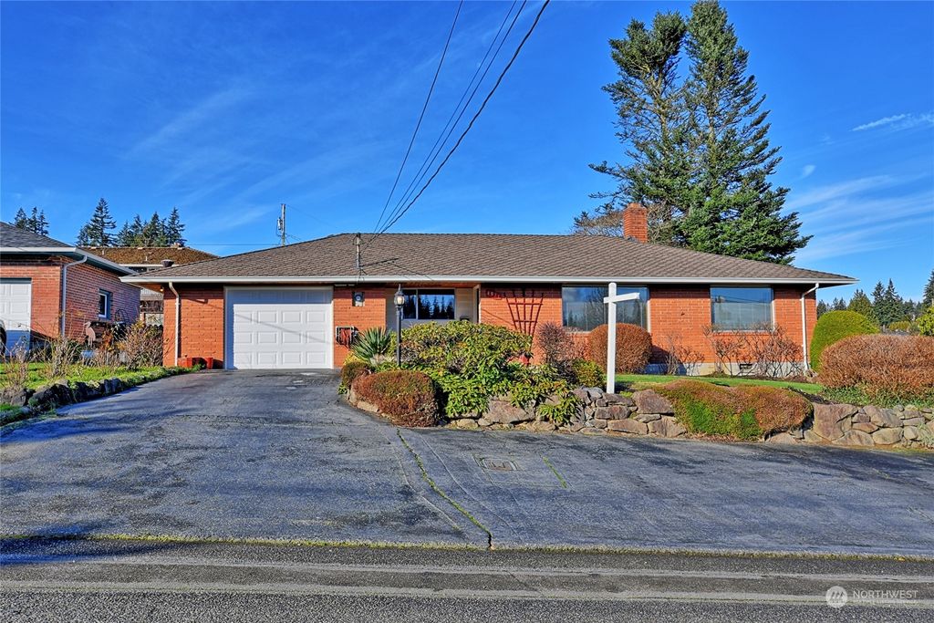 Photo of 4924 Vesper Drive, Everett, WA 98203 (MLS # 2294853)