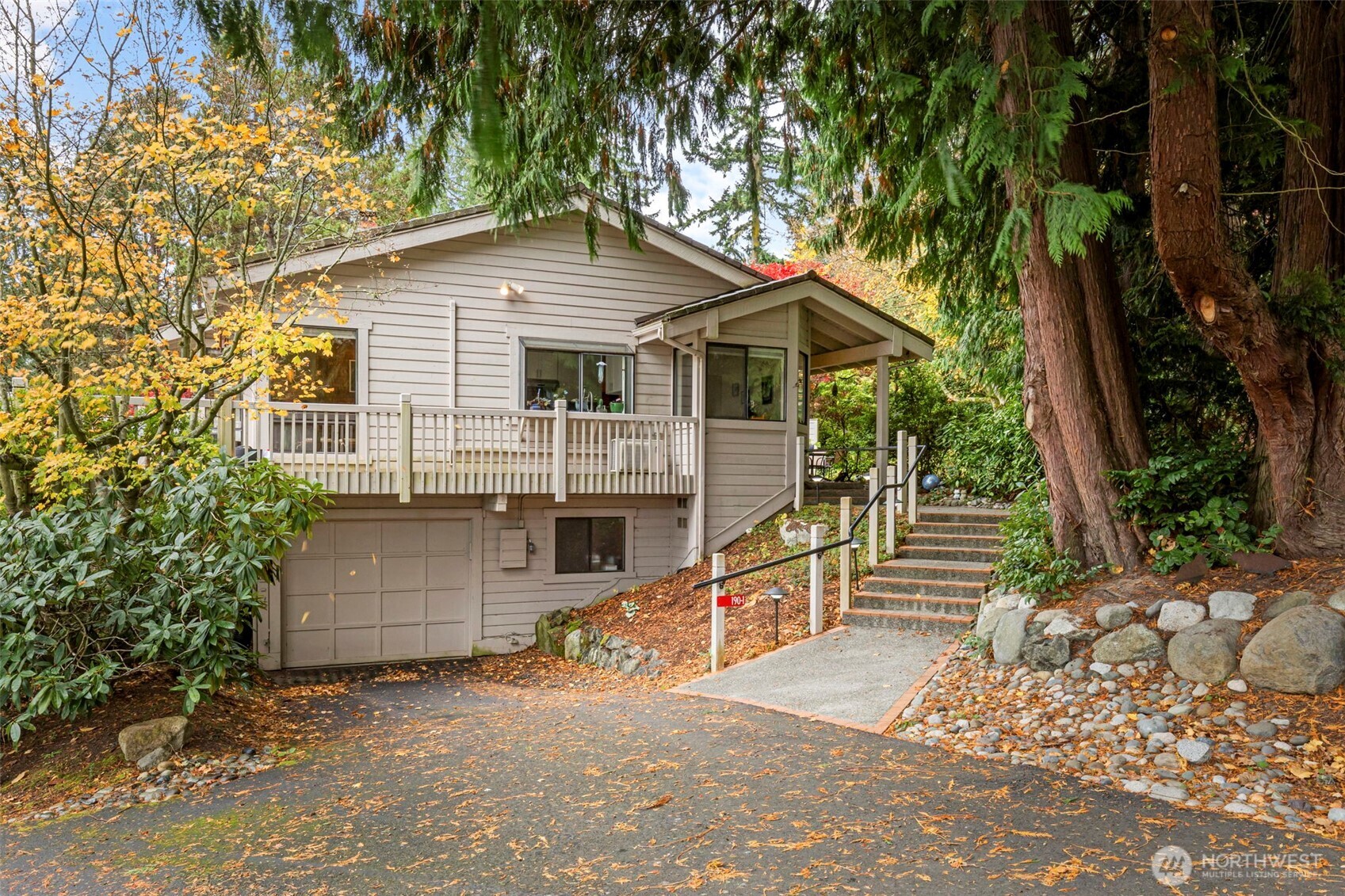190 Bluffs Dr 1