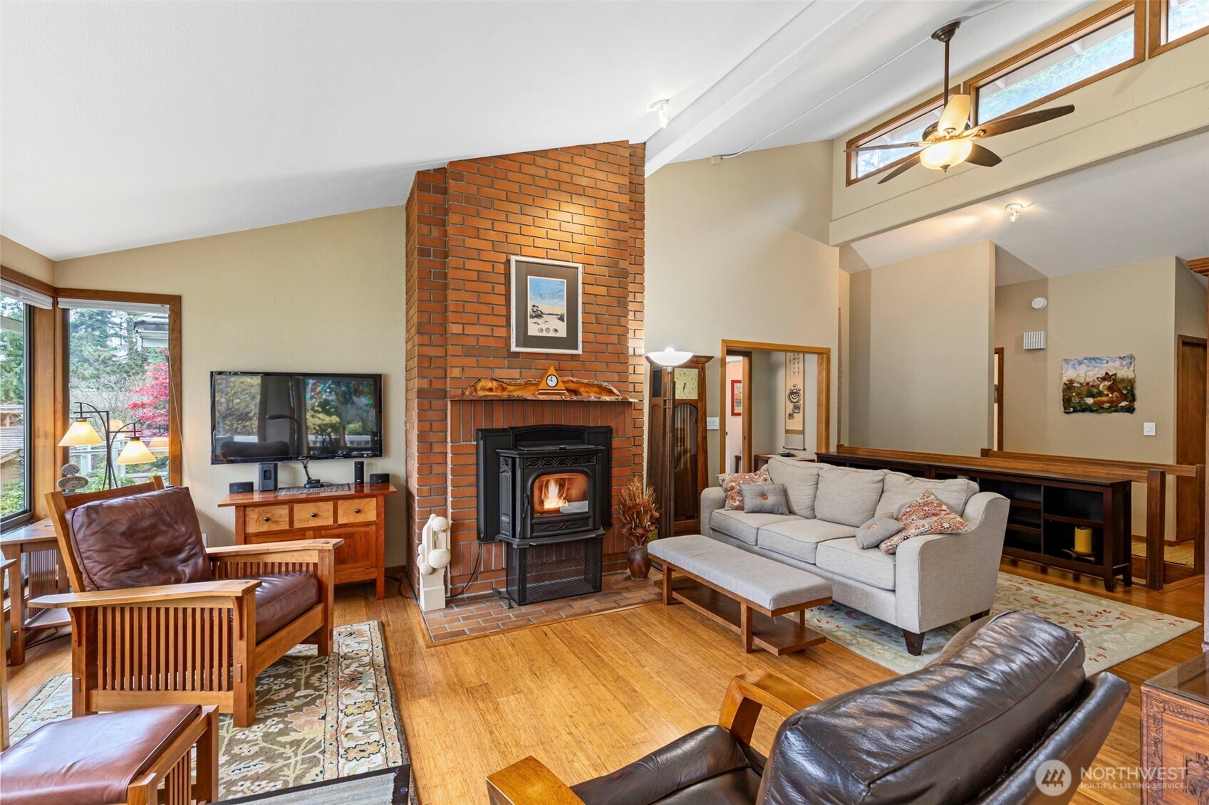 190 Bluffs Dr 1