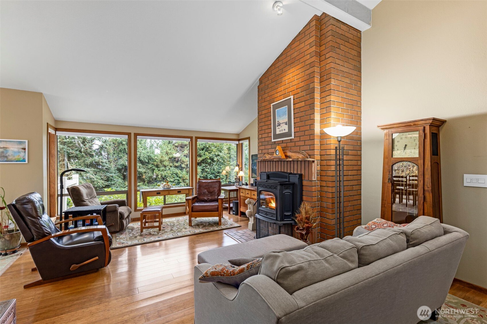 190 Bluffs Dr 1