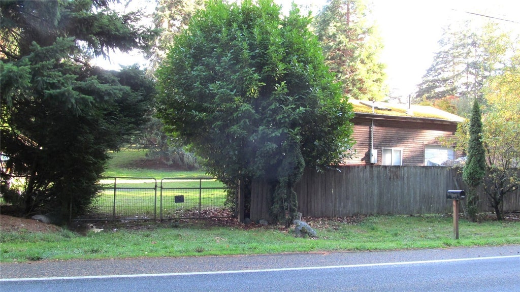 Photo of 6237 Bayview Road, Clinton, WA 98236 (MLS # 2594397)