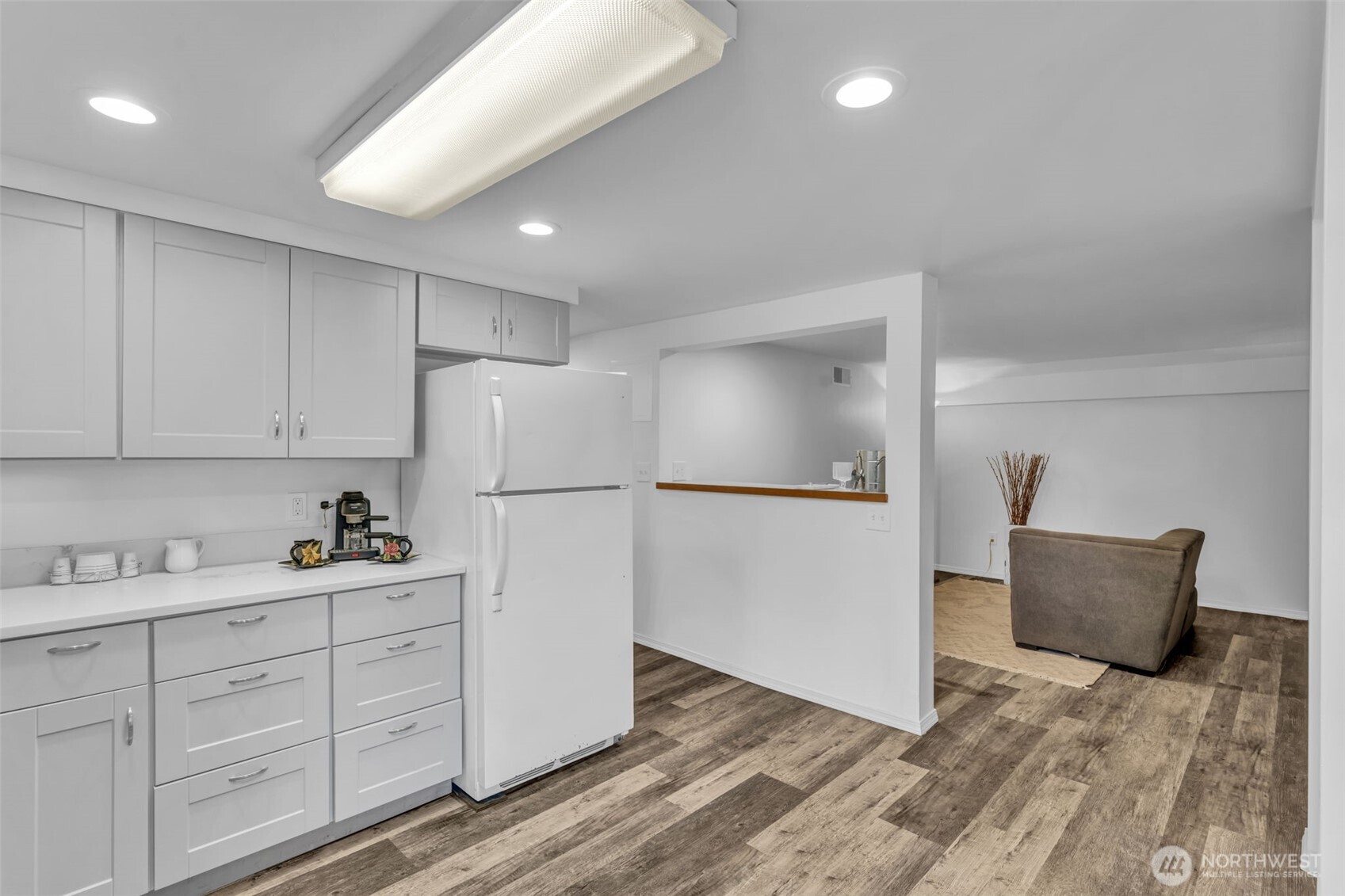 Seattle, Washington 98106, United States, 2 Bedrooms Bedrooms, ,2 BathroomsBathrooms,Residential,Pending,182495