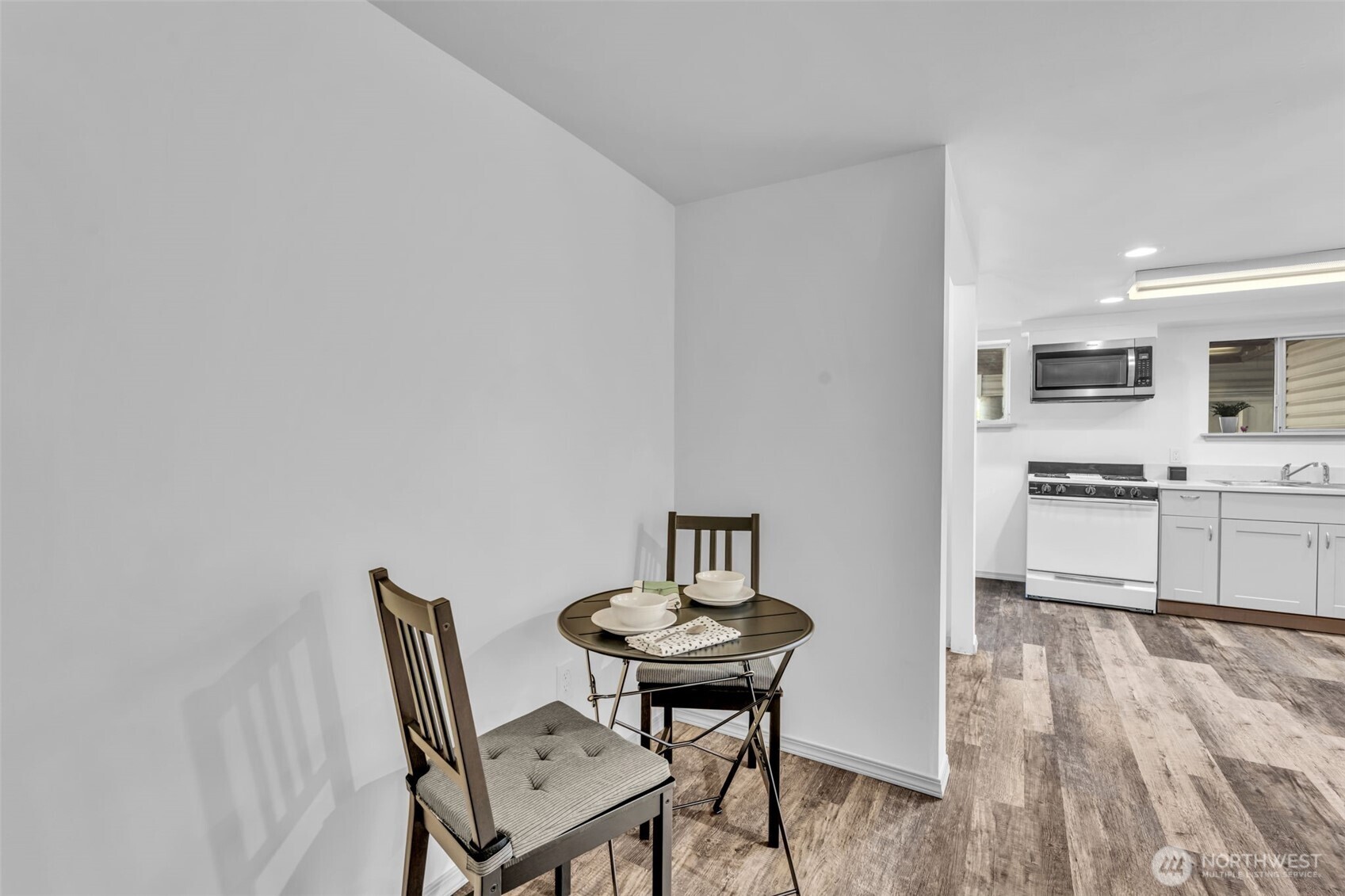 Seattle, Washington 98106, United States, 2 Bedrooms Bedrooms, ,2 BathroomsBathrooms,Residential,Pending,182495