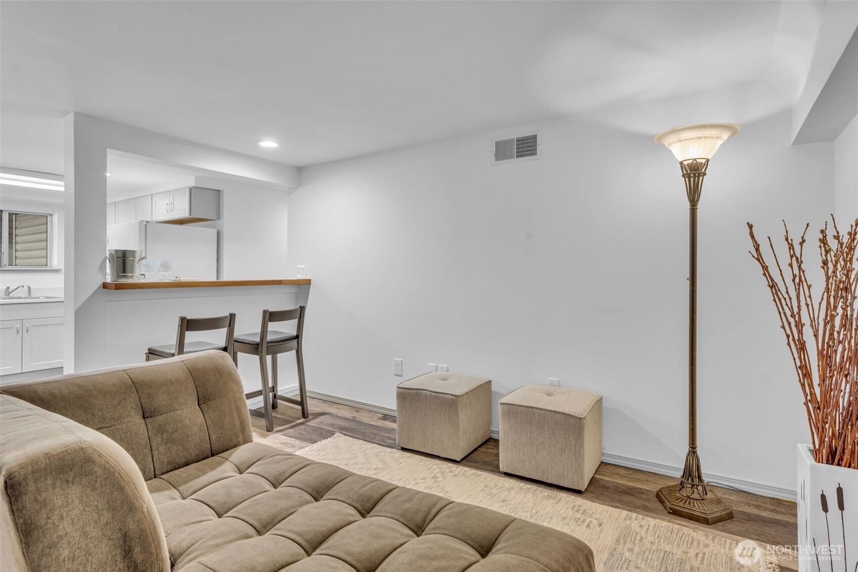 Seattle, Washington 98106, United States, 2 Bedrooms Bedrooms, ,2 BathroomsBathrooms,Residential,Pending,182495